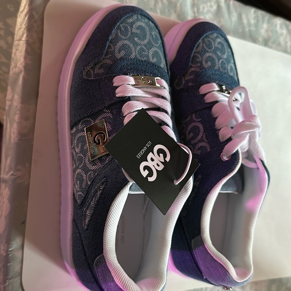 Women Guess sneakers awesome style NWT - Picture 3 of 8